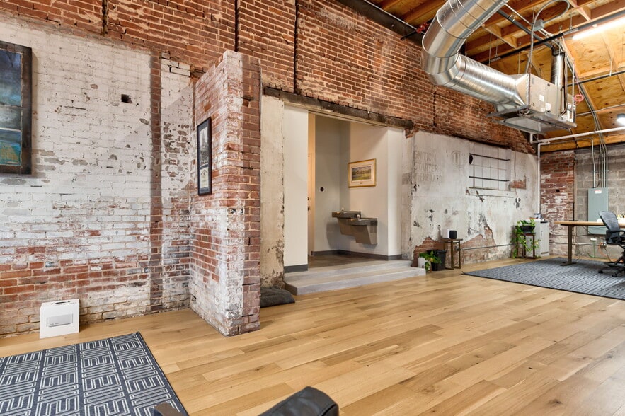 More Photos Of 111 NW 8th St, Oklahoma City Office For Sale