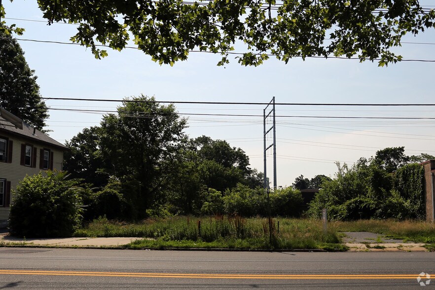 More Photos Of 674 N Broad St, Woodbury Land For Sale