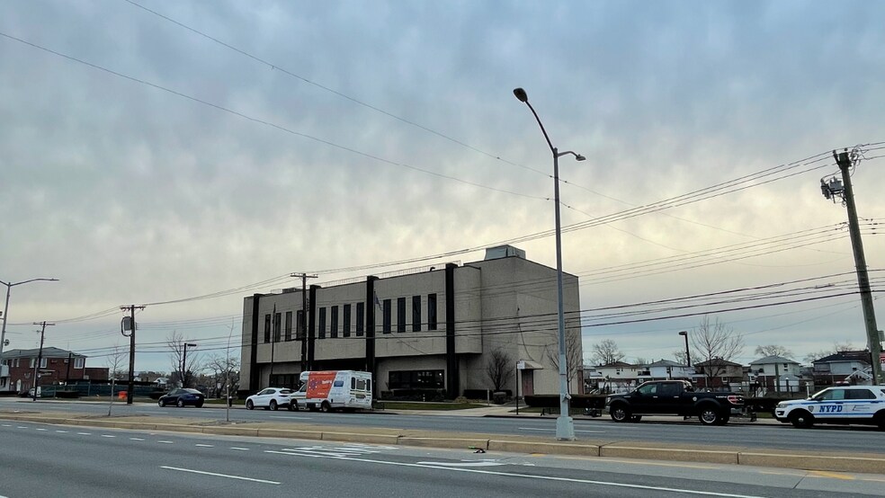 More Photos Of 15829 Cross Bay Blvd, Howard Beach Office For Lease