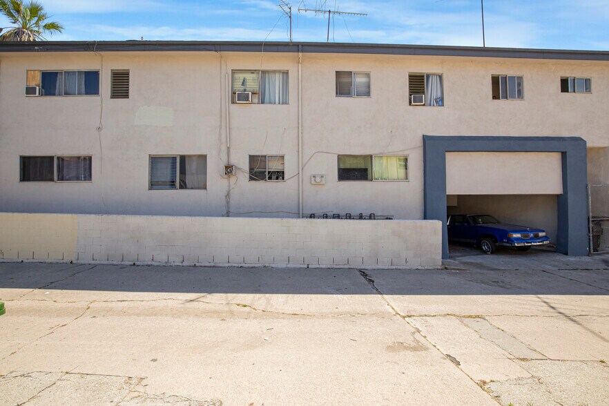 More Photos Of 1117 S Spaulding Ave, Los Angeles Apartments For Sale