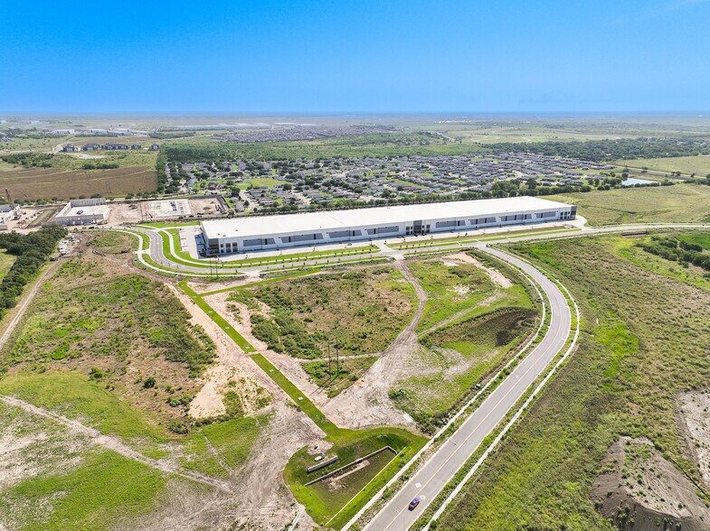 More Photos Of 435 Aiken Dr, San Marcos Distribution For Sale