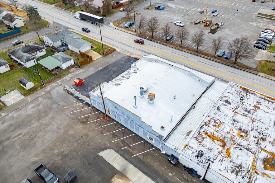 More Photos Of 1441 Central Ave, Columbus Auto Repair For Lease