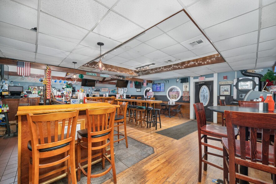 More Photos Of 1 Wall St, Cromwell Restaurant For Sale