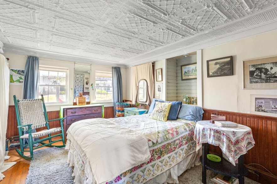 More Photos Of 5 Wharf Hill Rd, Monhegan Hospitality For Sale