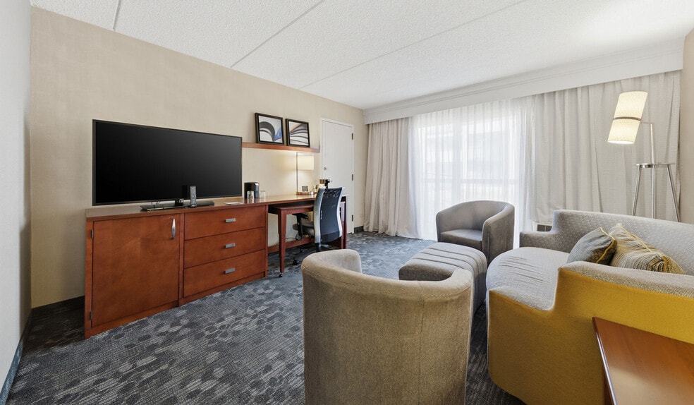 More Photos Of 800 Lake Cook Rd, Deerfield Hotel For Sale