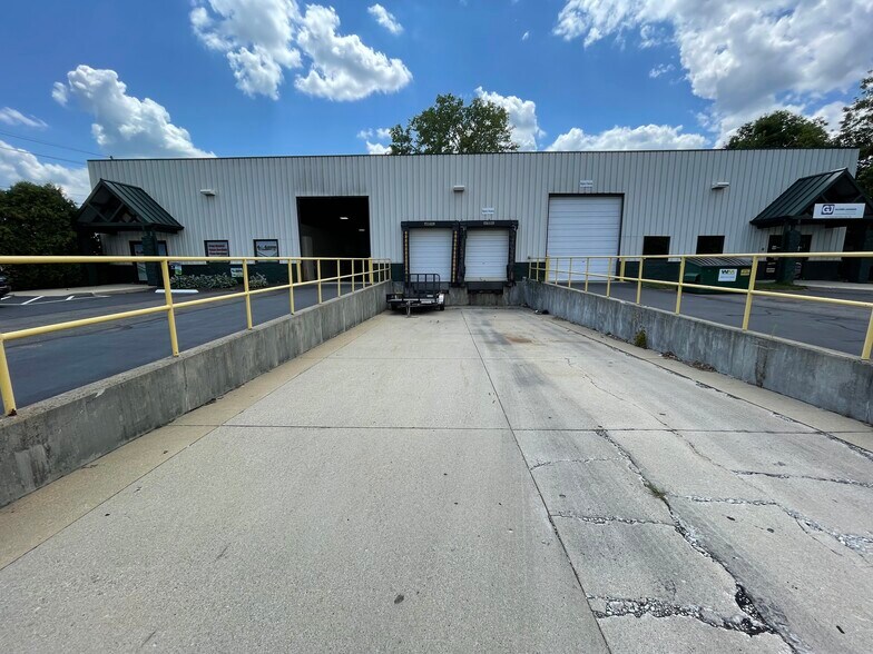 More Photos Of 2840 Mitthoeffer Pl, Indianapolis Warehouse For Sale