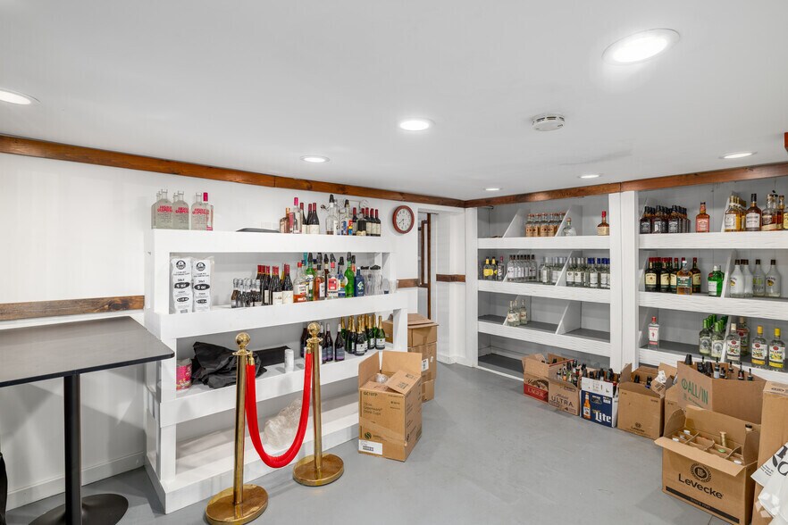 More Photos Of 32 Broad St, Keyport Bar For Sale