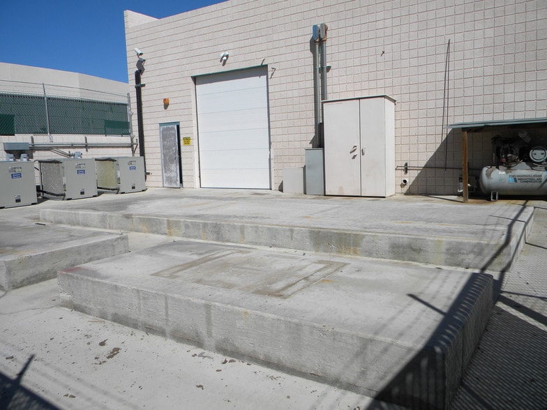 More Photos Of 21617 N 2nd Ave, Phoenix Warehouse For Lease