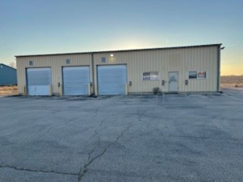 Primary Photo Of 1604 Schwan Dr, Mendota Industrial For Sale