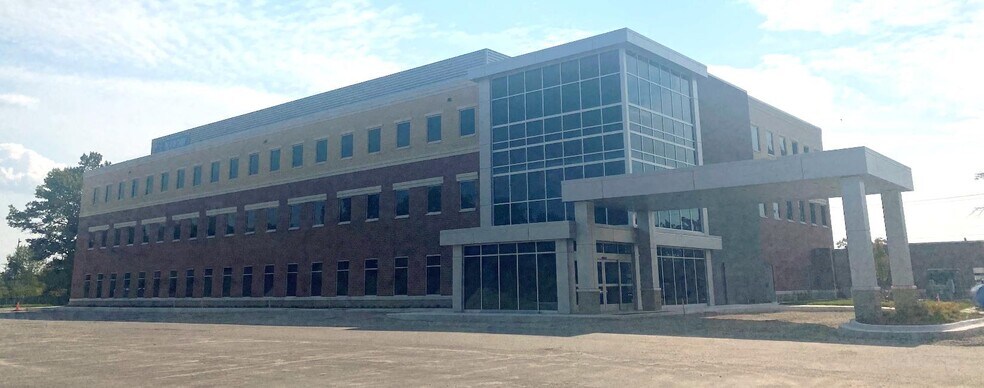 More Photos Of 1405 E South Blvd, Rochester Hills Medical For Lease