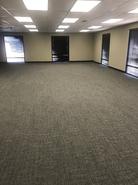 More Photos Of 815 Trailwood Dr, Hurst Office For Lease
