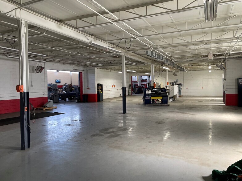 More Photos Of 30744 Groesbeck Hwy, Roseville Manufacturing For Lease