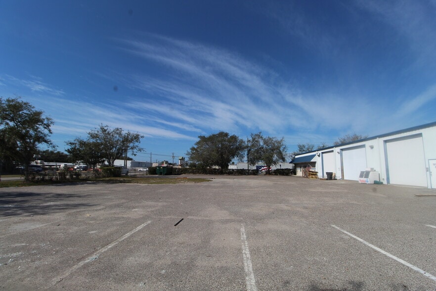 More Photos Of 1610 12th St E, Palmetto Service For Sale