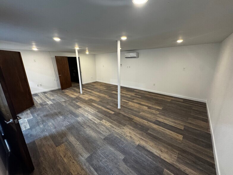 More Photos Of 1817 Scherer Pky, Saint Charles Warehouse For Lease