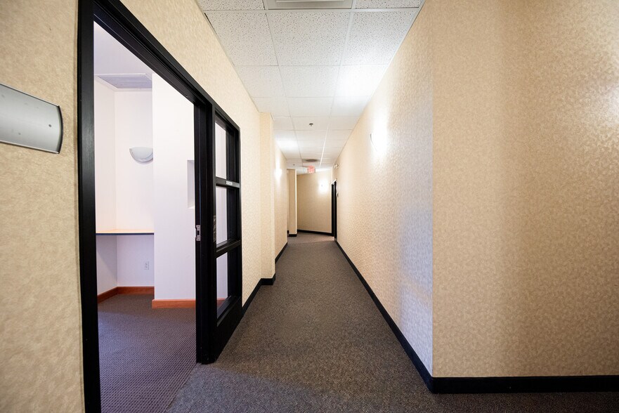 More Photos Of 2720 Van Aken Blvd, Cleveland Office For Lease
