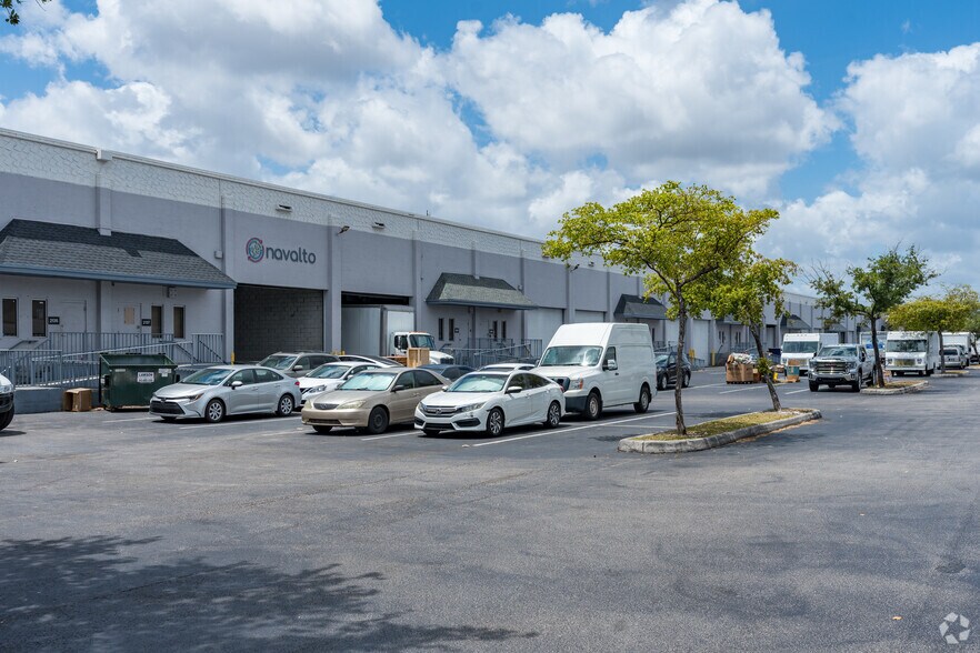 More Photos Of 2101-2163 NW 79th Ave, Doral Warehouse For Lease