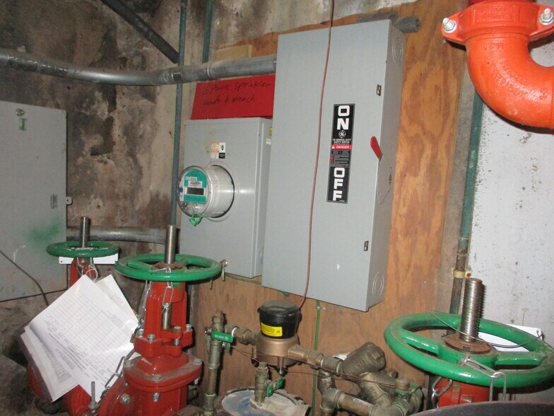 More Photos Of 67 S 6th St, Brooklyn General Retail For Sale