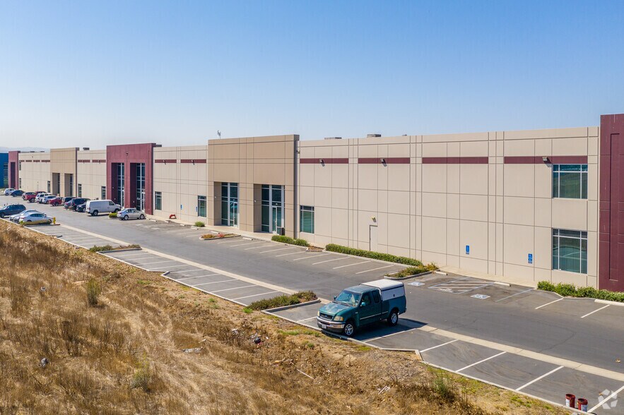 More Photos Of 7577 Airway Rd, San Diego Warehouse For Sale