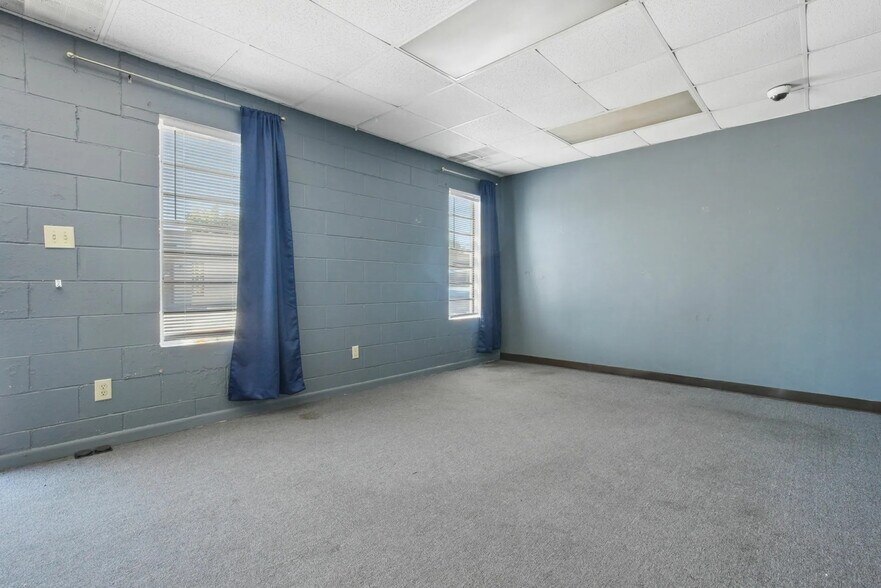 More Photos Of 3723-3871 April Ln, Columbus Light Distribution For Lease