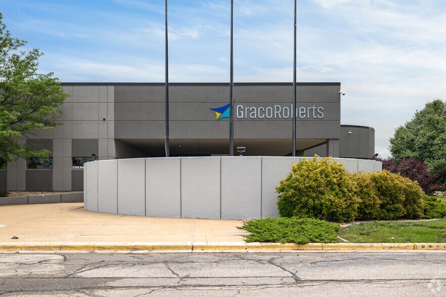 More Photos Of 3718 N Rock Rd, Wichita Manufacturing For Lease