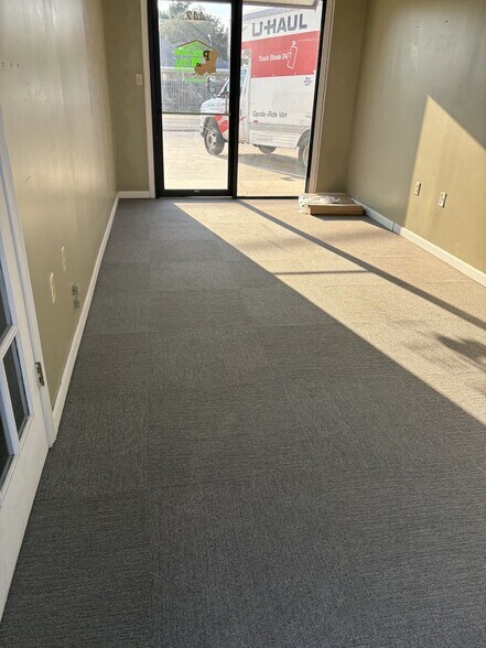 More Photos Of 460 S Post Oak Rd, Sulphur Self Storage For Lease