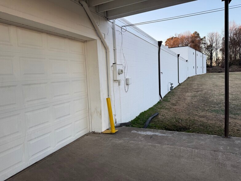 More Photos Of 630 Trindale Rd, Trinity Warehouse For Lease