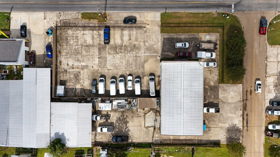 More Photos Of 15590 Florida Blvd, Baton Rouge Showroom For Sale