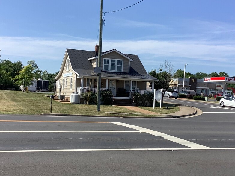 More Photos Of 33859 Old Valley Pike, Strasburg Office For Sale