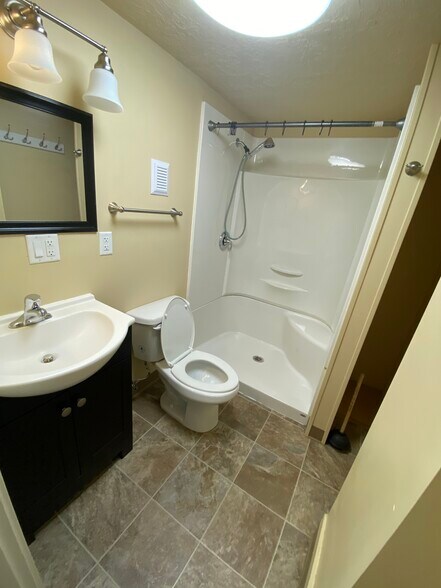 More Photos Of 1625 12th St SE, Salem Office Residential For Sale