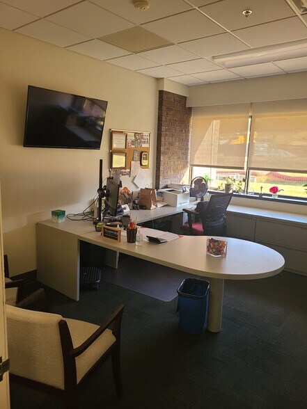 More Photos Of 3866 N Providence Rd, Newtown Square Light Manufacturing For Lease