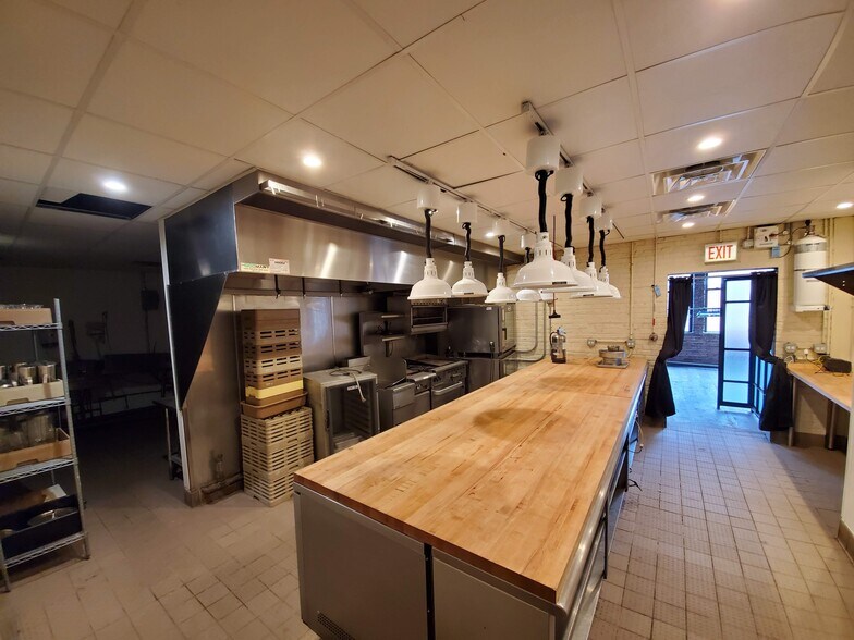 More Photos Of 802-804 W Randolph St, Chicago Storefront Retail Office For Lease