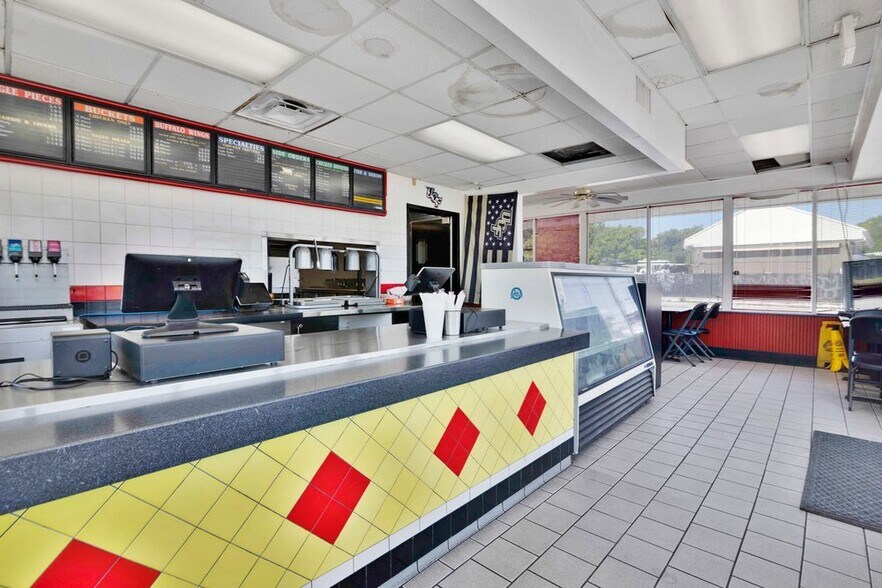 More Photos Of 9710 E Colonial Dr, Orlando Fast Food For Sale
