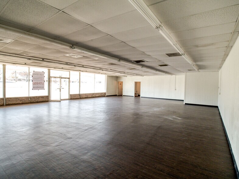 More Photos Of 2000 N MacArthur Blvd, Oklahoma City Storefront Retail Residential For Sale