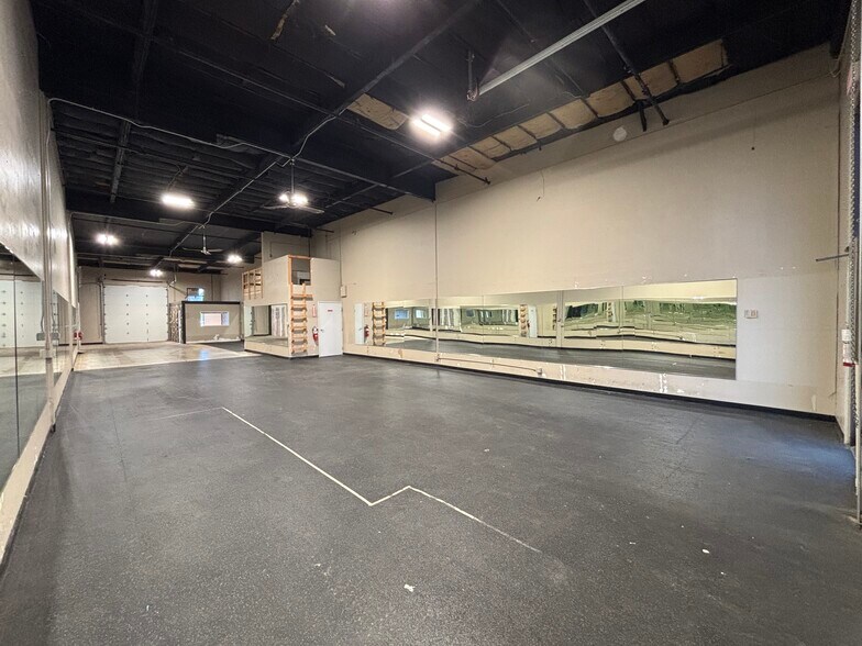 More Photos Of 520 California Blvd, Napa Warehouse For Lease