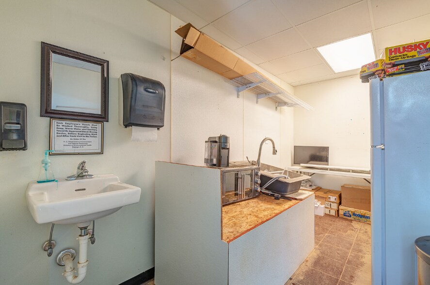 More Photos Of 2064 Us-70, Swannanoa Freestanding For Sale