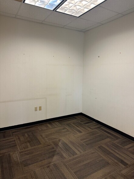 More Photos Of 5066 Owan Industrial Park Dr, Williston Warehouse For Lease