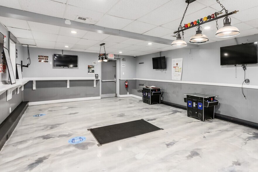 More Photos Of 1662 W Mound St, Columbus Restaurant For Sale