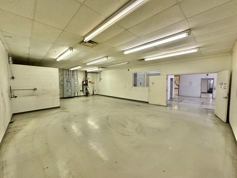 More Photos Of 1470 E Weisgarber Rd, Knoxville Light Distribution For Lease