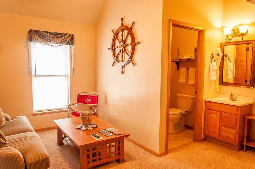 More Photos Of 201 Steele St, Algoma Hotel For Sale