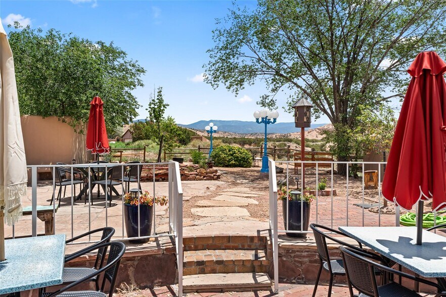 More Photos Of 4 Banana Ln, Santa Fe Restaurant For Sale