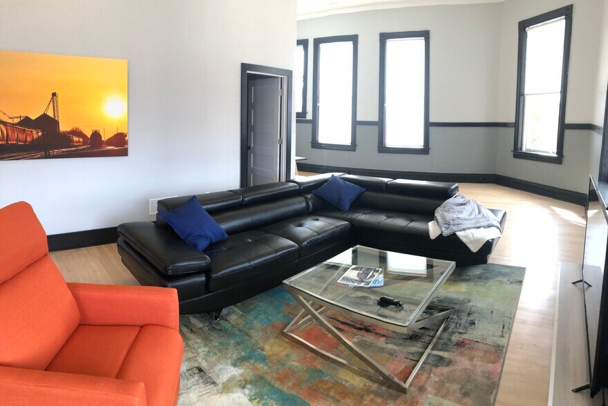 More Photos Of 115 NW 3rd St, Abilene Office Residential For Sale