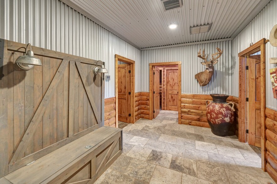 More Photos Of 2828 Interstate 20, Midland Flex For Sale