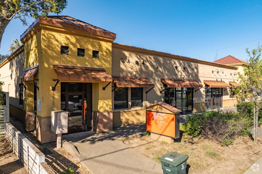 More Photos Of 543 N Cloverdale Blvd, Cloverdale General Retail For Sale