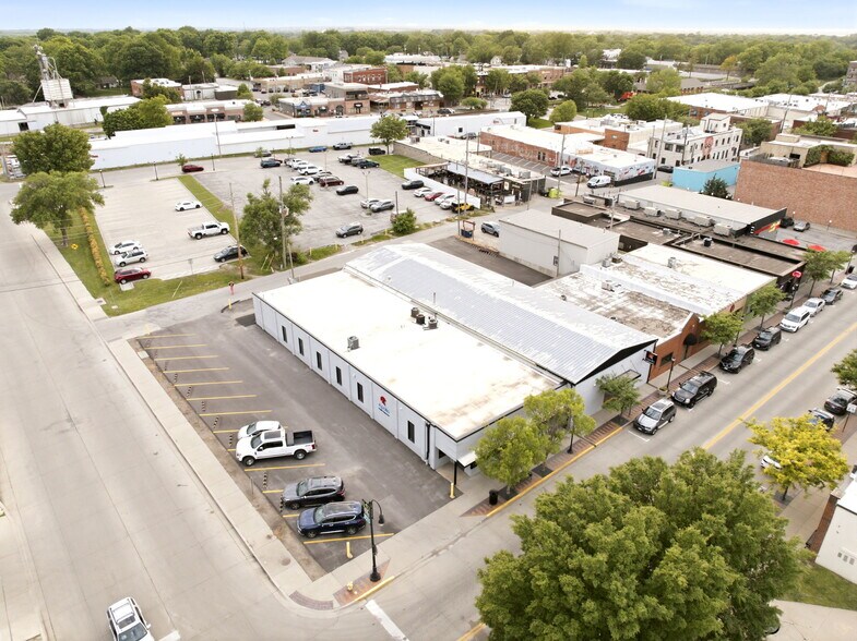 More Photos Of 326 SE Douglas St, Lees Summit Office For Sale