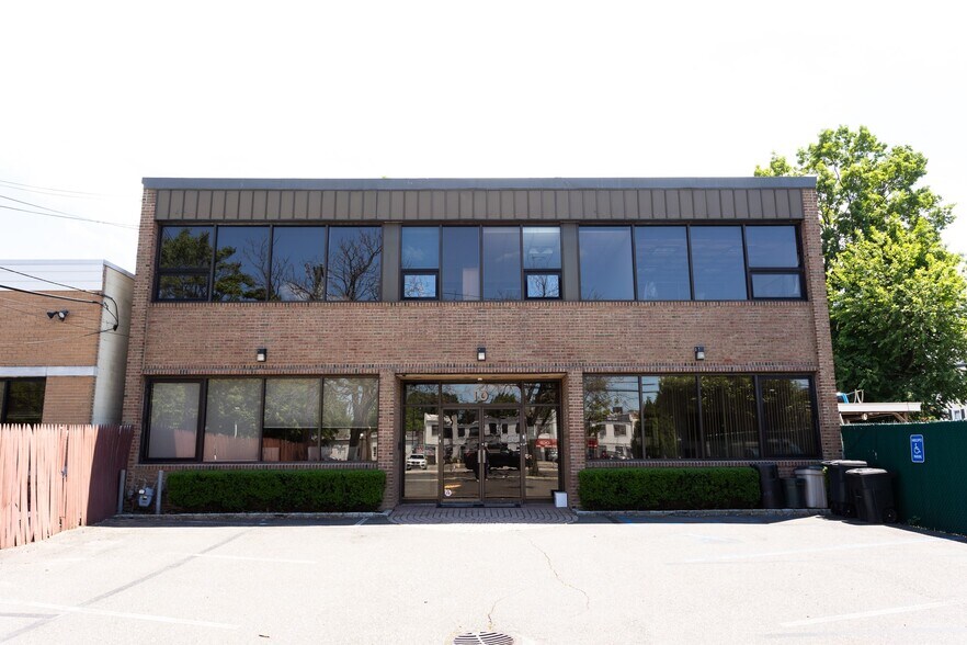 More Photos Of 10 Maple St, Port Washington Office For Sale