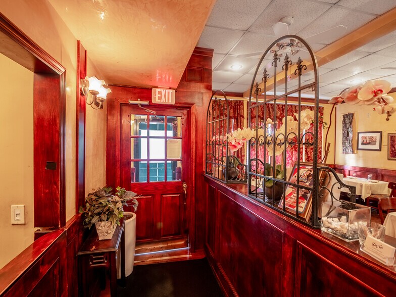 More Photos Of 4358 Victory Blvd, Staten Island Storefront Retail Residential For Lease