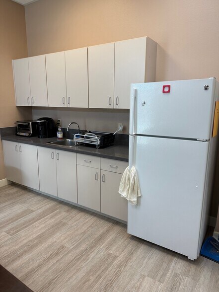 More Photos Of 6206 W Desert Inn Rd, Las Vegas Office For Lease