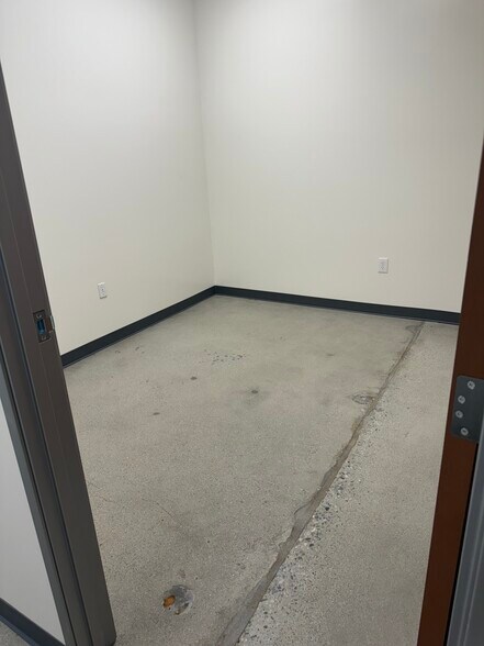 More Photos Of 1781 3rd St, Riverside Warehouse For Lease