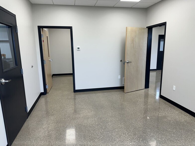 More Photos Of 956 Black river Dr, Zeeland Distribution For Lease