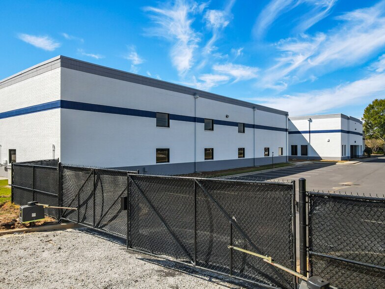 More Photos Of 401 Thornton Rd, Lithia Springs Distribution For Lease